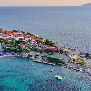 Maya Bistro Hotel & Beach
